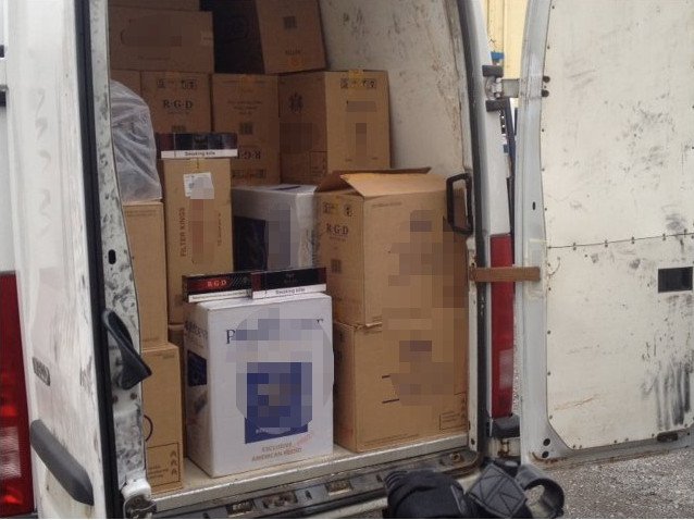 Κατασχέθηκε ποσότητα-μαμούθ λαθραίων τσιγάρων: Συμμορία ομογενών με 240.000 πακέτα [βίντεο & εικόνες] | iefimerida.gr 4