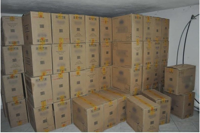 Κατασχέθηκε ποσότητα-μαμούθ λαθραίων τσιγάρων: Συμμορία ομογενών με 240.000 πακέτα [βίντεο & εικόνες] | iefimerida.gr 0