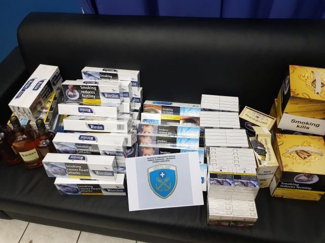 Λιμάνι Πειραιά: 56χρονος είχε στο ΙΧ ενενήντα πακέτα λαθραία τσιγάρα [εικόνα] | iefimerida.gr 0