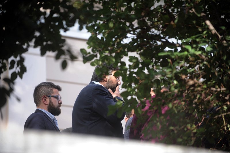 Αγρότες βγήκαν για τσιγάρο στο μπαλκόνι του Μεγάρου Μαξίμου! [εικόνες] | iefimerida.gr 0