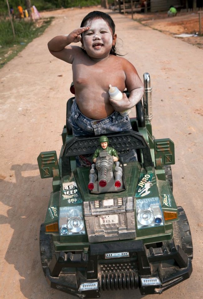 Το μικρό αγόρι που έκοψε το κάπνισμα, εθίστηκε στο... φαγητό -Ο 5χρονος που έγινε ντοκιμαντέρ [εικόνες] | iefimerida.gr 1