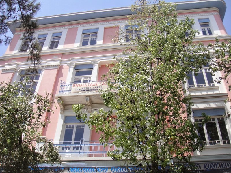 Κάρολος και Καμίλα ξετρελάθηκαν με αυτό το εκπληκτικό κτίριο στο κέντρο της Αθήνας -Πόσταραν φωτογραφία του [εικόνες] | iefimerida.gr 1