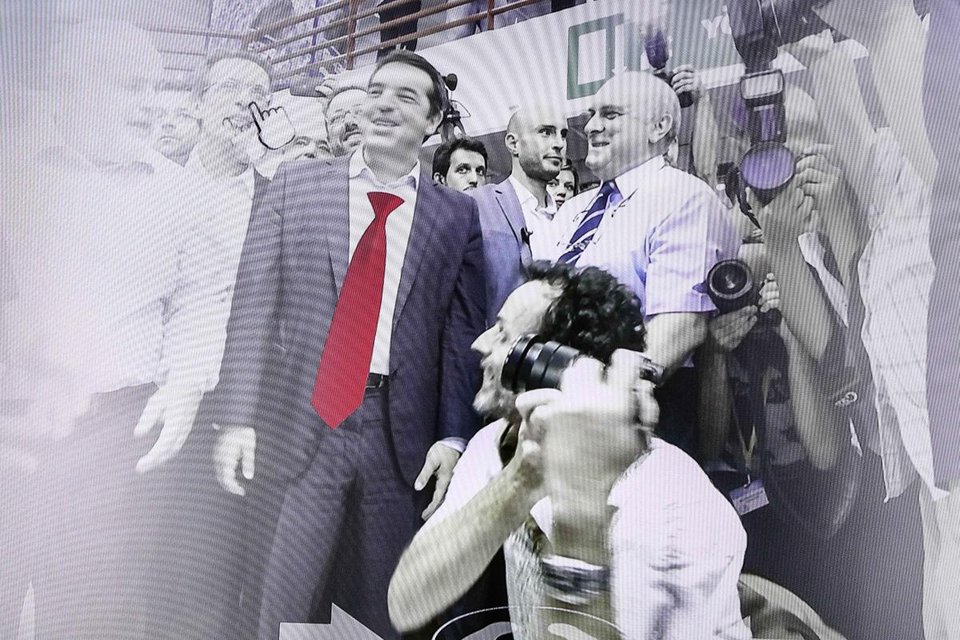 Ο Τσίπρας στη ΔΕΘ με κατακόκκινη γραβάτα [εικόνες & βίντεο]  | iefimerida.gr 1