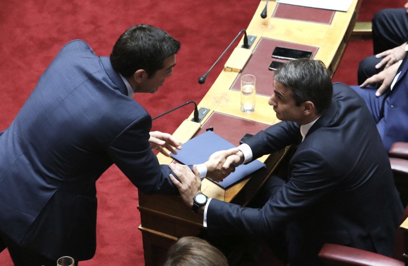 Παιδιά, εγγόνια, φίλοι στο πολιτικό μνημόσυνο Μητσοτάκη στη Βουλή [εικόνες] | iefimerida.gr 0