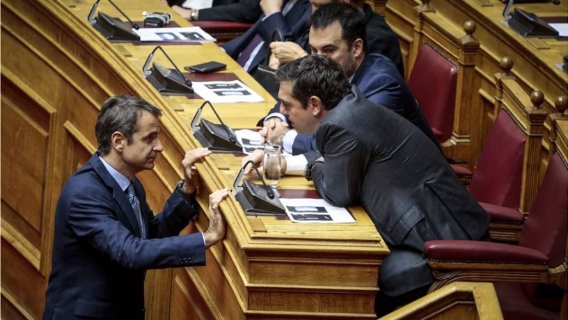 «Πηγαδάκι» Τσίπρα-Μητσοτάκη στον αγιασμό της Βουλής [εικόνες] | iefimerida.gr 0