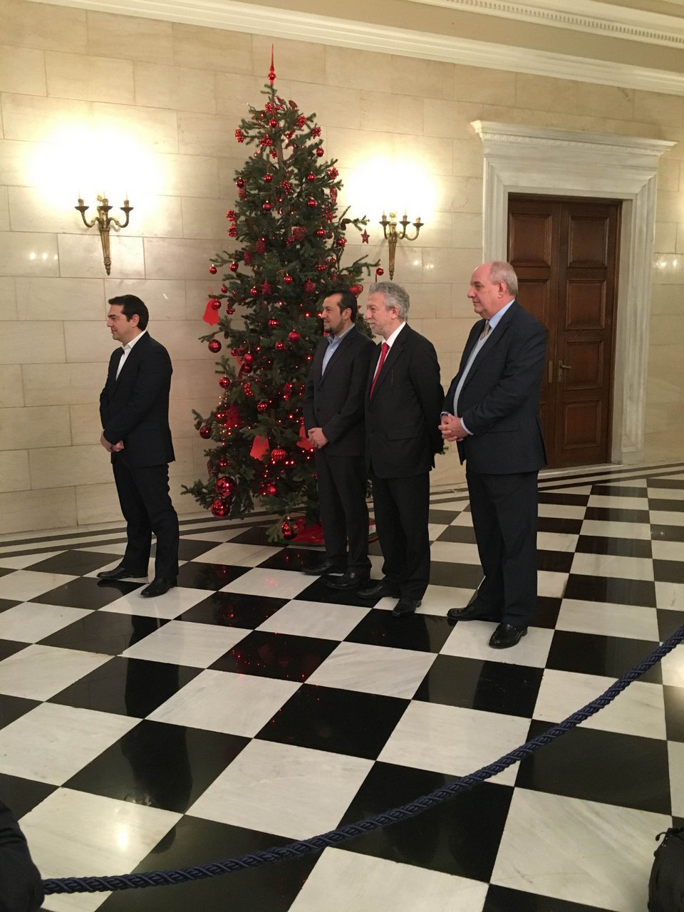 Η πλάκα του Τσίπρα στον Κοντονή: Είναι καλός, αλλά φάλτσος και Παναθηναϊκός, δεν θα πάρει πρωτάθλημα ποτέ [εικόνες] | iefimerida.gr 1