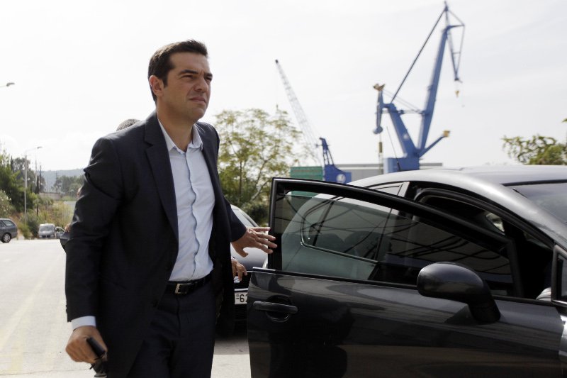 Γιατί ο Τσίπρας αναγκάστηκε να αφήσει την αγαπημένη θέση του συνοδηγού και η ομοιότητά του με τον γέρο Καραμανλή [εικόνες] | iefimerida.gr 0