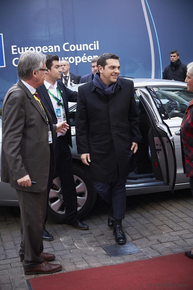 Γιατί ο Τσίπρας αναγκάστηκε να αφήσει την αγαπημένη θέση του συνοδηγού και η ομοιότητά του με τον γέρο Καραμανλή [εικόνες] | iefimerida.gr 5