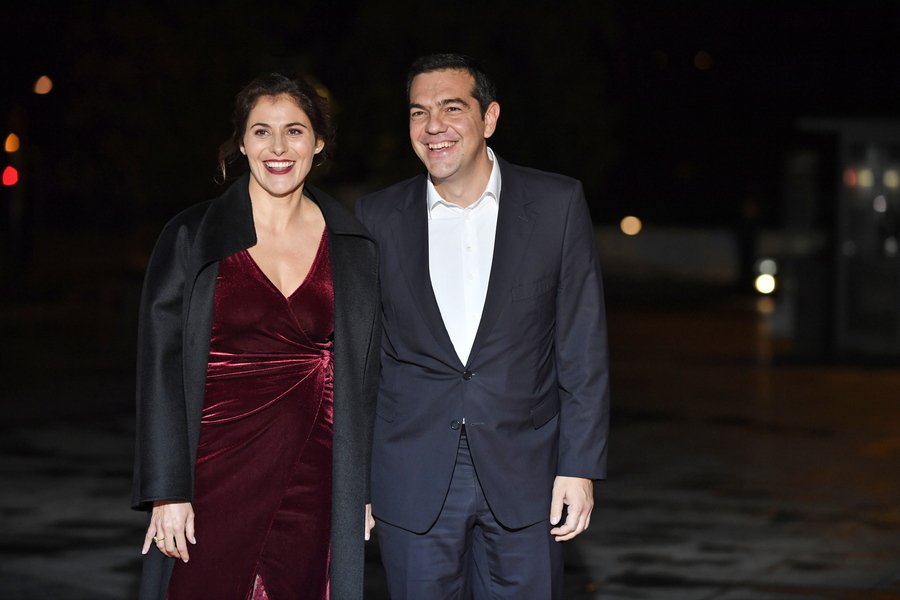 Λίγο πριν παρακαθίσουν στο δείπνο του Εμανουέλ Μακρόν