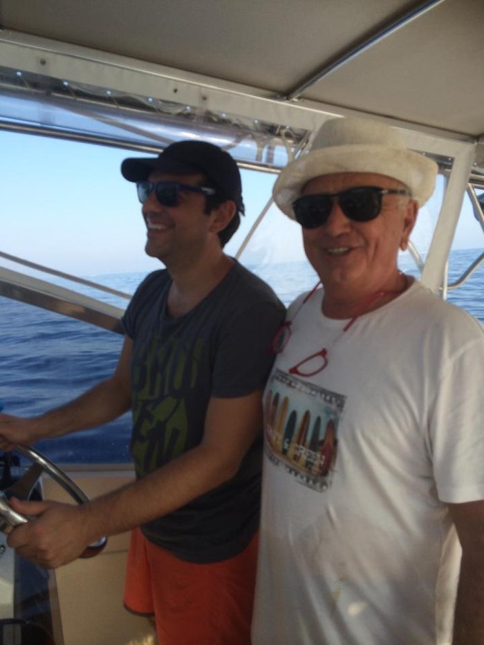 Ο Τσίπρας στο τιμόνι φουσκωτού -Οι διακοπές στη χλιδάτη βίλα [εικόνες] | iefimerida.gr 1