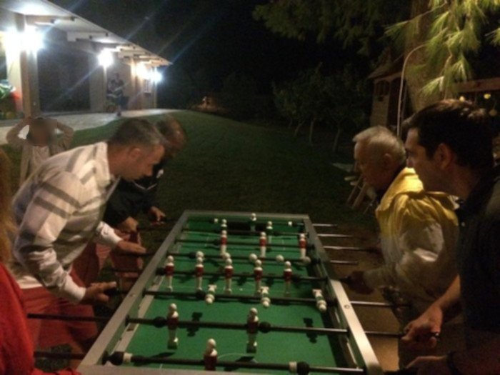 Ο Τσίπρας στο τιμόνι φουσκωτού -Οι διακοπές στη χλιδάτη βίλα [εικόνες] | iefimerida.gr 2