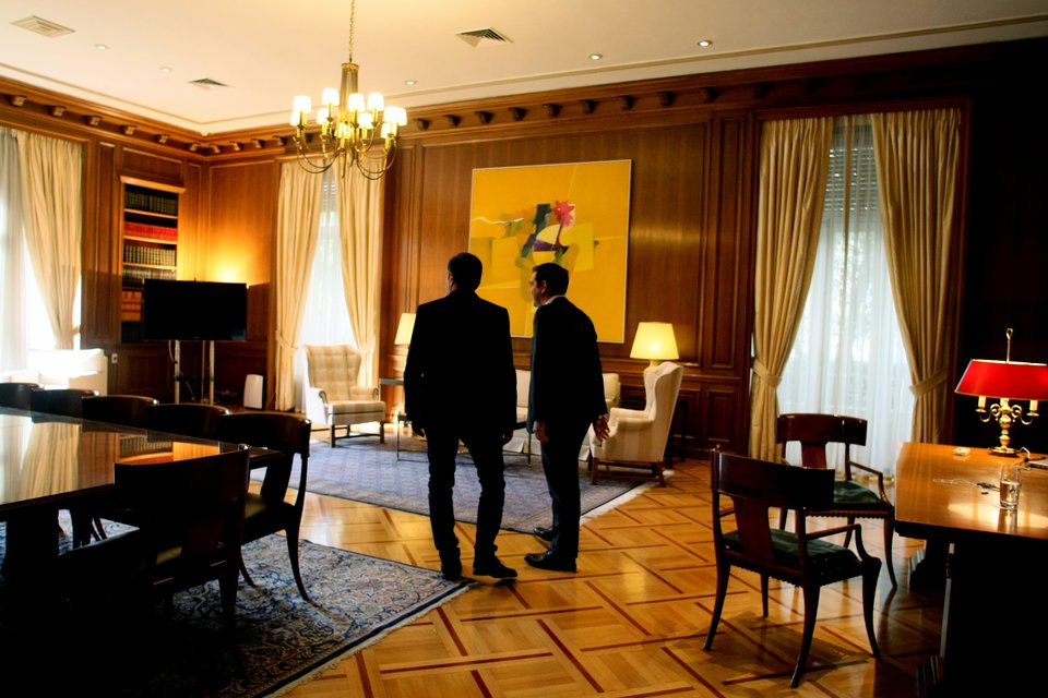 Ο Τσίπρας άλλαξε και «φώτισε» το πρωθυπουργικό γραφείο -Εντελώς νέα εικόνα [εικόνες] | iefimerida.gr 3