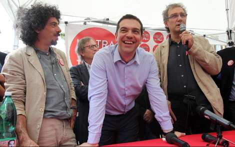 To δώρο που προσέφεραν Ιταλίδες στον Τσίπρα και τον άφησε άφωνο -«Ciao Antonio Banderas», του φώναζαν [εικόνες] | iefimerida.gr 0