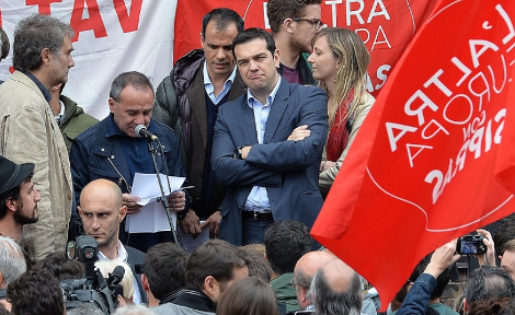 To δώρο που προσέφεραν Ιταλίδες στον Τσίπρα και τον άφησε άφωνο -«Ciao Antonio Banderas», του φώναζαν [εικόνες] | iefimerida.gr 1