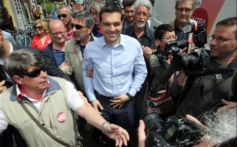 To δώρο που προσέφεραν Ιταλίδες στον Τσίπρα και τον άφησε άφωνο -«Ciao Antonio Banderas», του φώναζαν [εικόνες] | iefimerida.gr 2