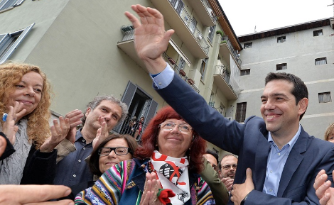 To δώρο που προσέφεραν Ιταλίδες στον Τσίπρα και τον άφησε άφωνο -«Ciao Antonio Banderas», του φώναζαν [εικόνες] | iefimerida.gr 3