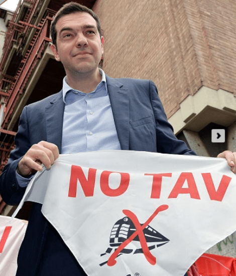 To δώρο που προσέφεραν Ιταλίδες στον Τσίπρα και τον άφησε άφωνο -«Ciao Antonio Banderas», του φώναζαν [εικόνες] | iefimerida.gr 6