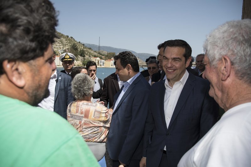 Ο Αλέξης Τσίπρας στο Καστελόριζο -Σινούκ, αγκαλιές και πολλά χαμόγελα [εικόνες] | iefimerida.gr 8
