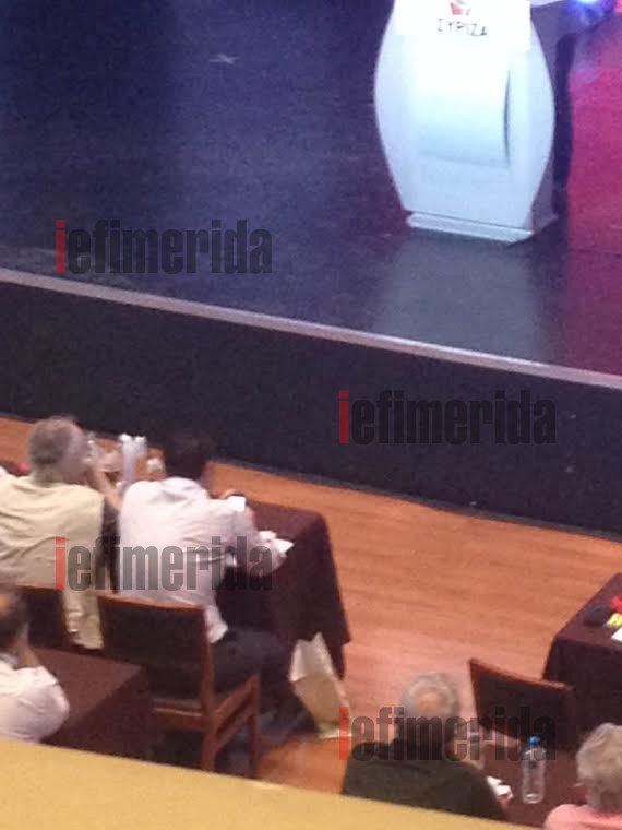 Ο Τσίπρας στην ΚΕ δεν σταματά να σερφάρει στο Ιντερνετ από το κινητό του [εικόνες] | iefimerida.gr 2