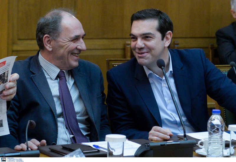 Ο Τσίπρας ζήτησε από τους υπουργούς να παραδώσουν τα κινητά τους πριν το υπουργικό [εικόνες] | iefimerida.gr 10