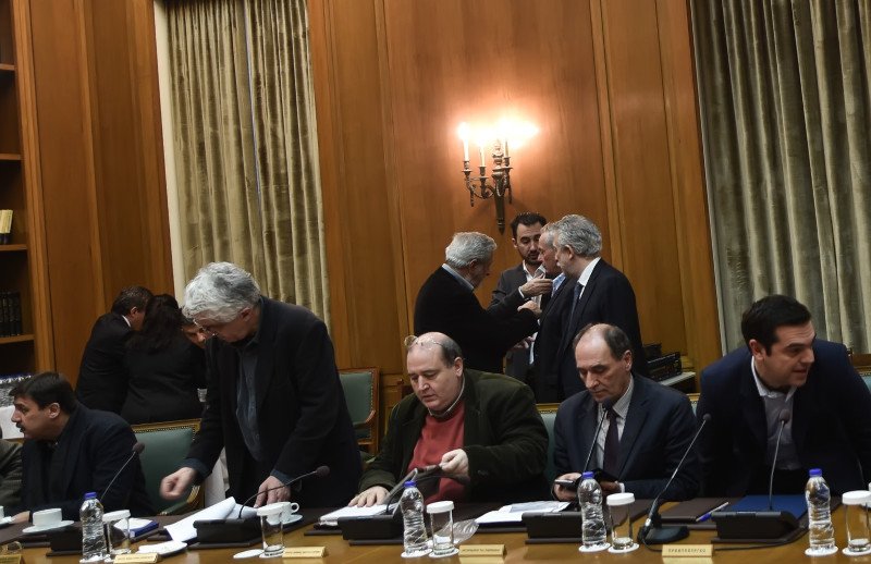 Ο Τσίπρας ζήτησε από τους υπουργούς να παραδώσουν τα κινητά τους πριν το υπουργικό [εικόνες] | iefimerida.gr 9