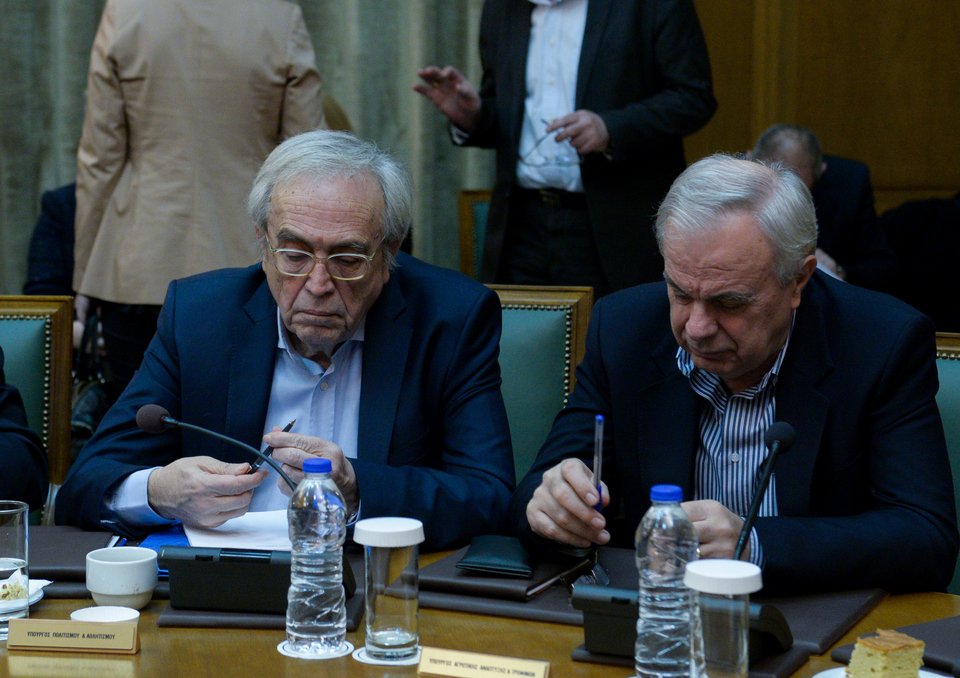 Ο Τσίπρας ζήτησε από τους υπουργούς να παραδώσουν τα κινητά τους πριν το υπουργικό [εικόνες] | iefimerida.gr 8