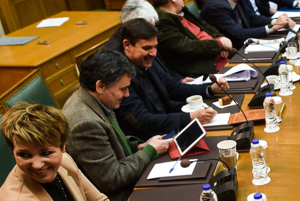 Ο Τσίπρας ζήτησε από τους υπουργούς να παραδώσουν τα κινητά τους πριν το υπουργικό [εικόνες] | iefimerida.gr 7