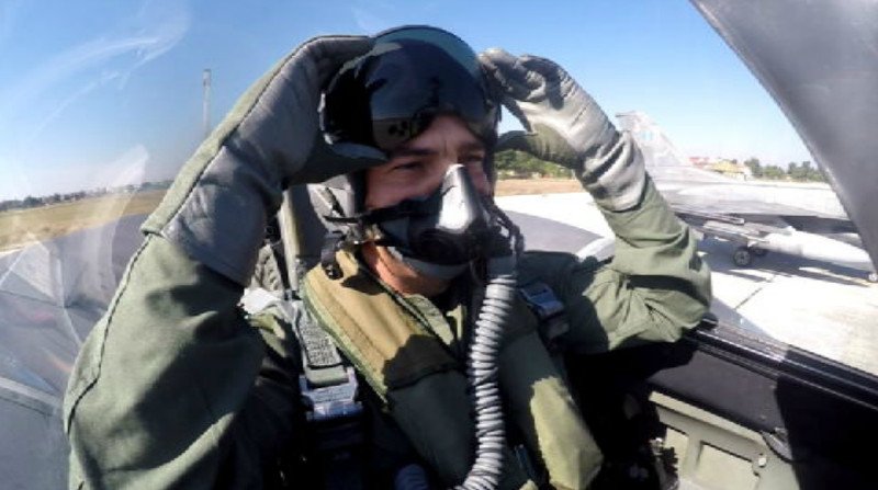 Ο Αλέξης Τσίπρας μέσα στο κόκπιτ του F-16 εν ώρα πτήσης [βίντεο & εικόνες] | iefimerida.gr 1