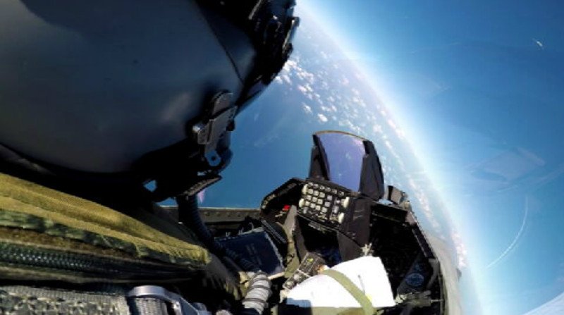 Ο Αλέξης Τσίπρας μέσα στο κόκπιτ του F-16 εν ώρα πτήσης [βίντεο & εικόνες] | iefimerida.gr 4