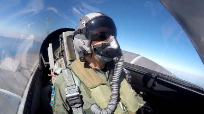 Ο Αλέξης Τσίπρας μέσα στο κόκπιτ του F-16 εν ώρα πτήσης [βίντεο & εικόνες] | iefimerida.gr 6