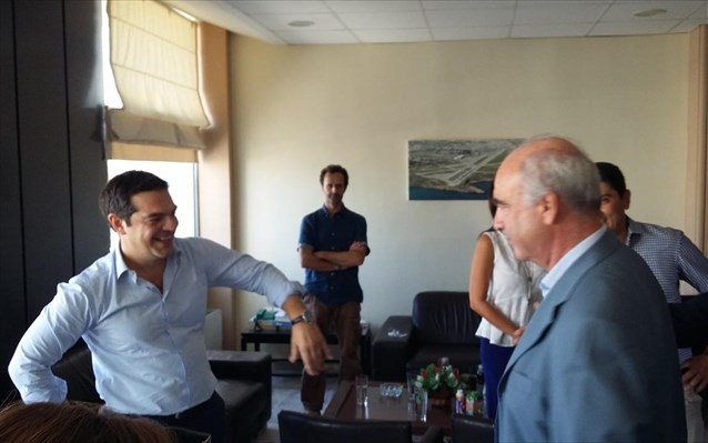 Τι είπαν Μεϊμαράκης-Τσίπρας στο απρόσμενο τετ-α-τετ στην Κρήτη | iefimerida.gr 3