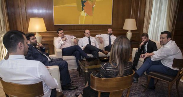 O Τσίπρας συναντήθηκε με τους υπουργούς της γενιάς του, μετά την ορκωμοσία -Τι είπε | iefimerida.gr 0