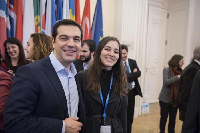 Τσίπρας-Βαρουφάκης έκαναν... θραύση στο Παρίσι -Οι selfies που έβγαλαν [εικόνες] | iefimerida.gr 0