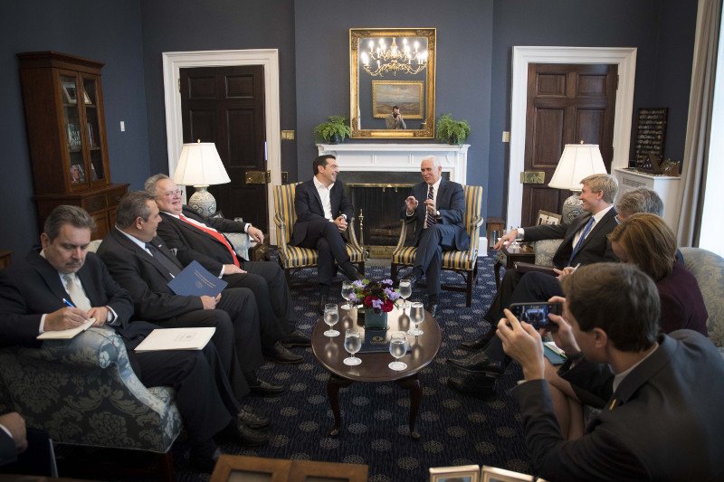 Στον Λευκό Οίκο για δεύτερη φορά ο Τσίπρας -Παρέδωσε έγγραφο για τις τουρκικές παραβιάσεις στον Πενς [εικόνες]  | iefimerida.gr 1