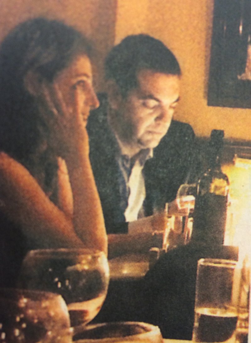 «Βρε πρωθυπουργέ, εσύ είσαι;» -Ο διάλογος Τσίπρα με πλανόδιο λουλουδά σε μπιστρό μπαρ [εικόνα]  | iefimerida.gr 0