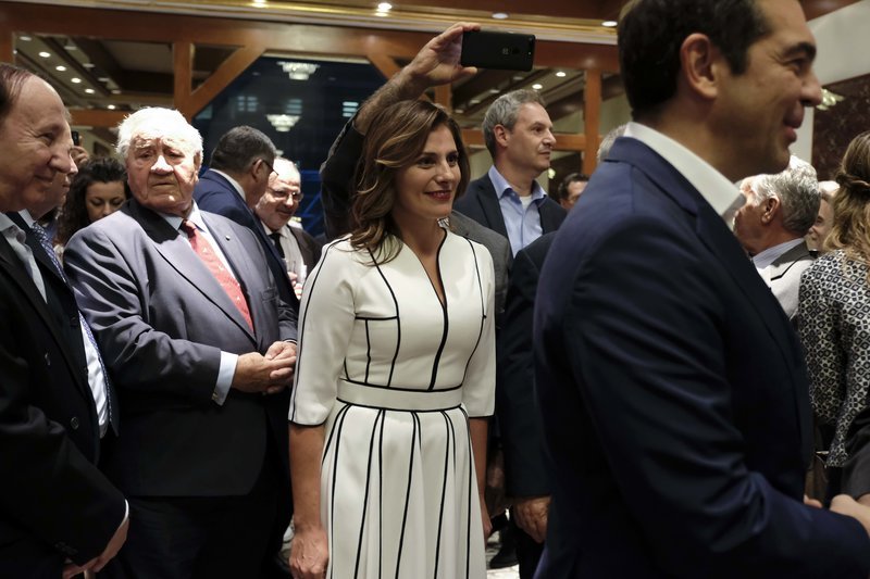 Και η Περιστέρα Μπαζιάνα στη Νέα Υόρκη -Σε δεξίωση με το φόρεμα που φορούσε και με την Καμίλα [εικόνες & βίντεο] | iefimerida.gr 6