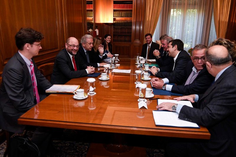 Αυτοψία Σουλτς για το προσφυγικό -Διευρυμένη σύσκεψη στο Μαξίμου | iefimerida.gr 0