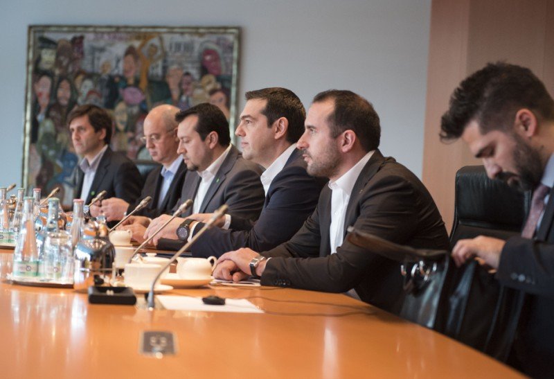 Κόντρες στην ελληνική αποστολή στο Brussels Group -Χουλιαράκης εναντίον Παναρίτη | iefimerida.gr 0