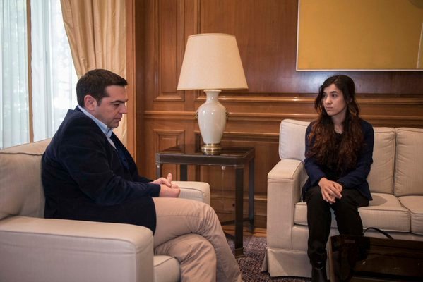 O Τσίπρας συνάντησε στο Μαξίμου 21χρονη Γιαζίντι που βασάνισαν οι τζιχαντιστές | iefimerida.gr 0