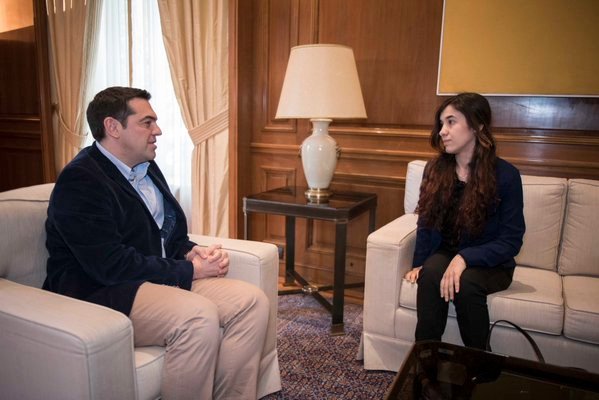 O Τσίπρας συνάντησε στο Μαξίμου 21χρονη Γιαζίντι που βασάνισαν οι τζιχαντιστές | iefimerida.gr 1