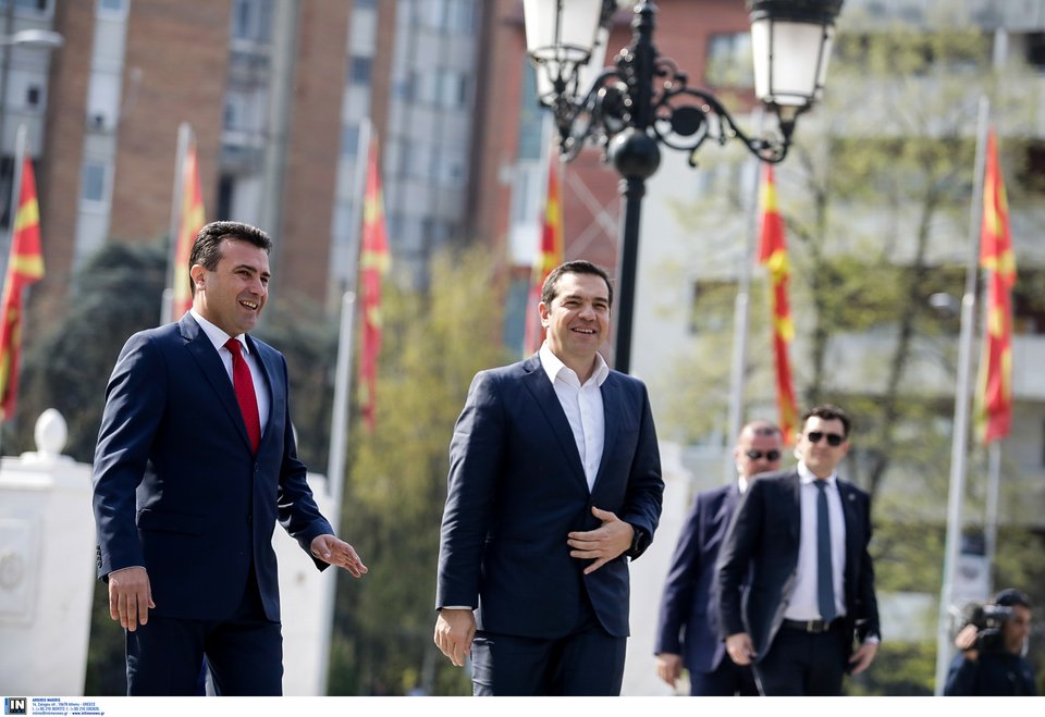 Χαμογελαστοί Ζάεφ-Τσίπρας λίγο πριν ξεκινήσει το τετ α τετ / Φωτογραφία: Intimenews/Τοσίδης Δημήτρης