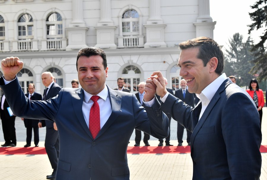 Ο Αλέξης Τσίπρας στα Σκόπια -Οι selfies με τον Ζάεφ | iefimerida.gr 4