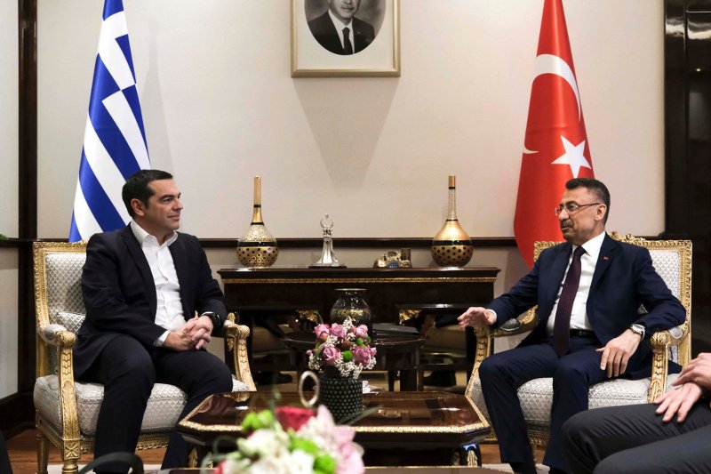 H συνάντηση του Τσίπρα με τον αντιπρόεδρο της Τουρκίας, Φουάτ Οκτάι