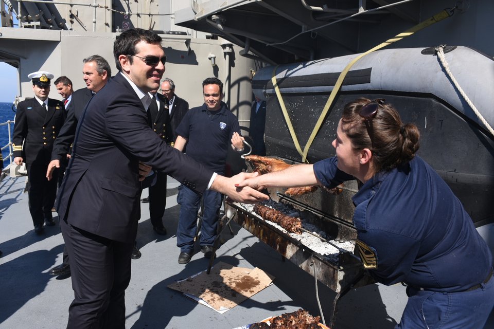 Ο Τσίπρας πάνω στη φρεγάτα του Πολεμικού Ναυτικού «Αδρίας» -Μαζί με τον Καμμένο [εικόνες] | iefimerida.gr 1