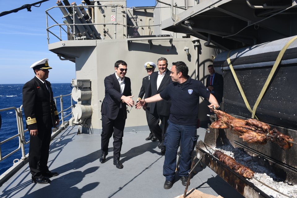 Ο Τσίπρας πάνω στη φρεγάτα του Πολεμικού Ναυτικού «Αδρίας» -Μαζί με τον Καμμένο [εικόνες] | iefimerida.gr 2