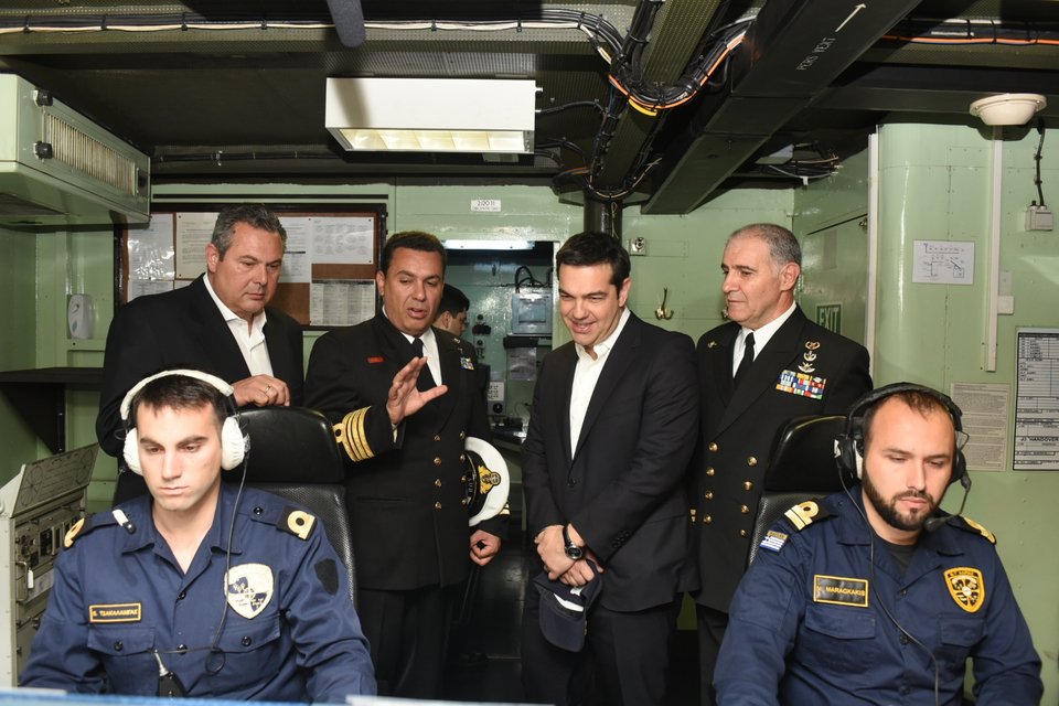 Ο Τσίπρας πάνω στη φρεγάτα του Πολεμικού Ναυτικού «Αδρίας» -Μαζί με τον Καμμένο [εικόνες] | iefimerida.gr 3