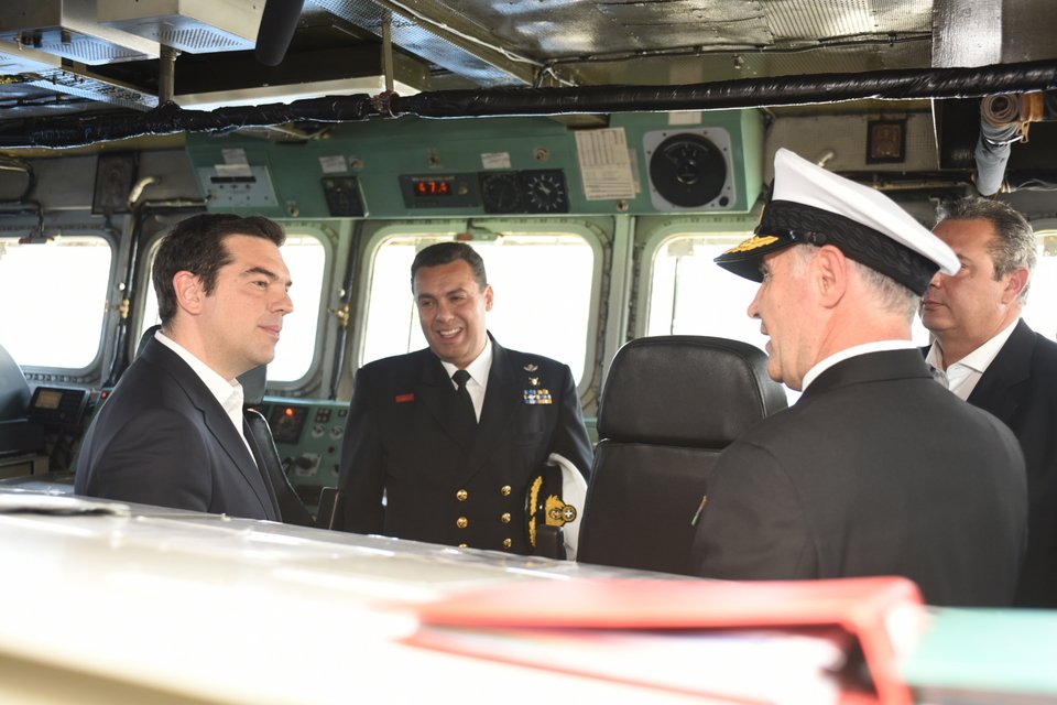Ο Τσίπρας πάνω στη φρεγάτα του Πολεμικού Ναυτικού «Αδρίας» -Μαζί με τον Καμμένο [εικόνες] | iefimerida.gr 4