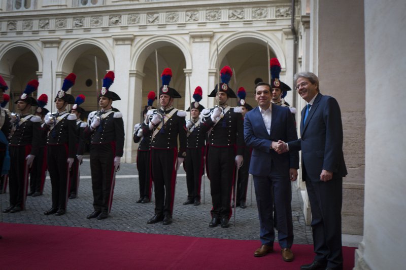 Συνάντηση Τσίπρα- Τζεντιλόνι -Στο επίκεντρο η έξοδος Ελλάδας και Ιταλίας από την κρίση [εικόνες] | iefimerida.gr 0