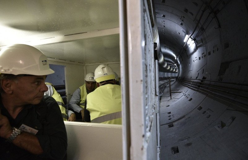 Σε σταθμό του μετρό στη Θεσσαλονίκη ο Τσίπρας: Θυμήθηκα ότι είμαι μηχανικός -Η υποδοχή με πανό [εικόνες & βίντεο] | iefimerida.gr 1