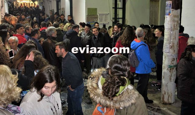 Στη Σκύρο ο Τσίπρας με την οικογένειά του -Νυχτερινή έξοδος και selfies [εικόνες] | iefimerida.gr 6